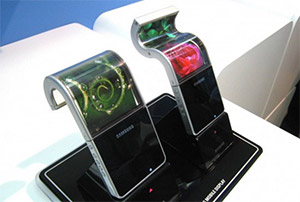 Компания Samsung анонсировала производство гибкого смартфона с увеличенным дисплеем